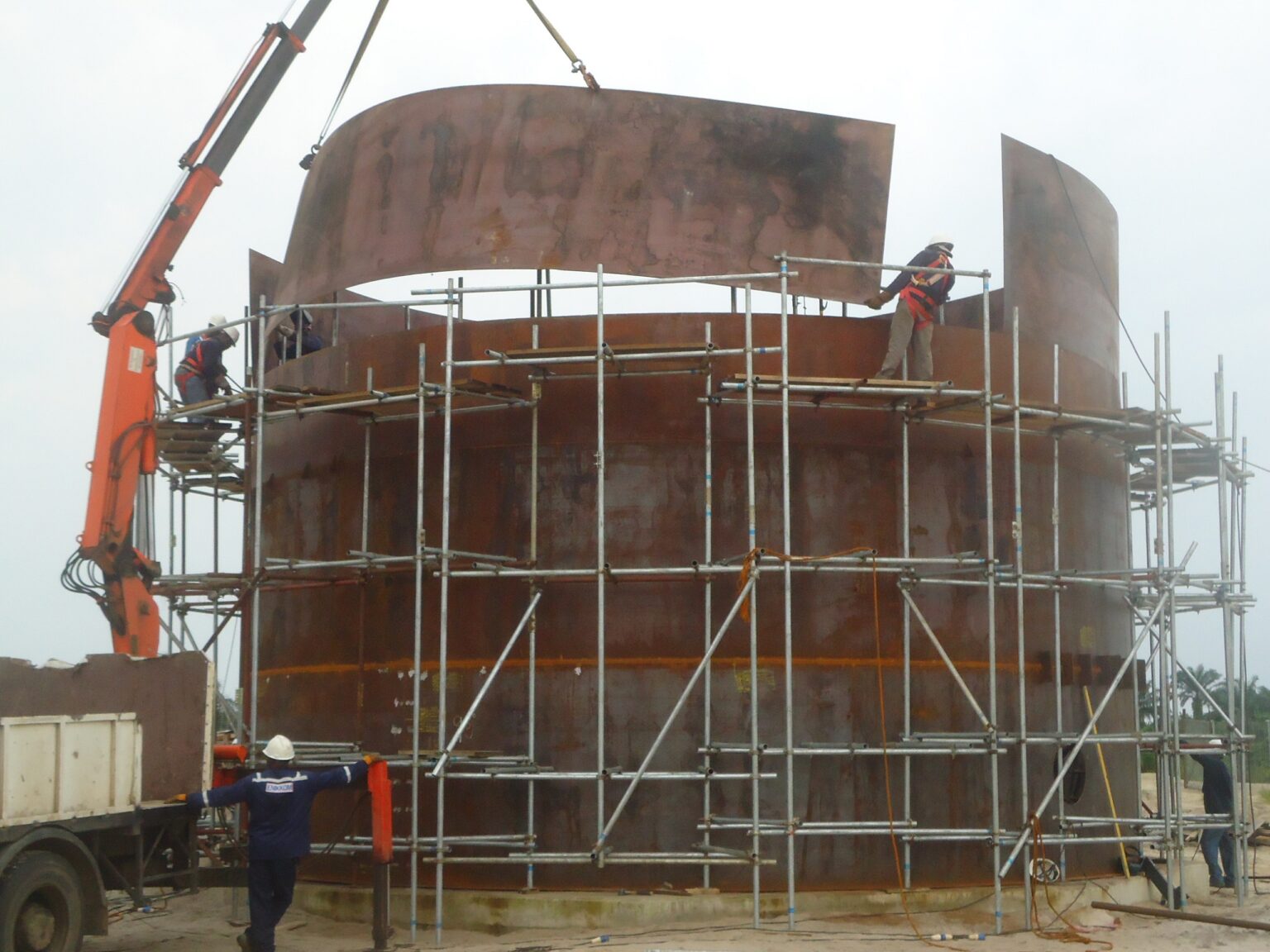 Construction of Tanks at FUN manifold Ibenonew